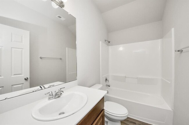 Building Photo - 2214 Welborn Dr