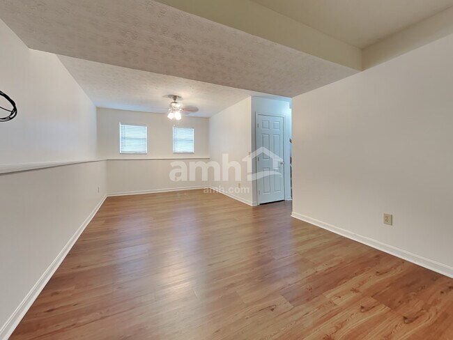 Building Photo - 2580 Evergreen Dr
