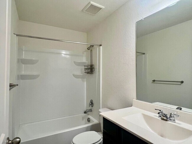 Building Photo - 5410 Rue Girard