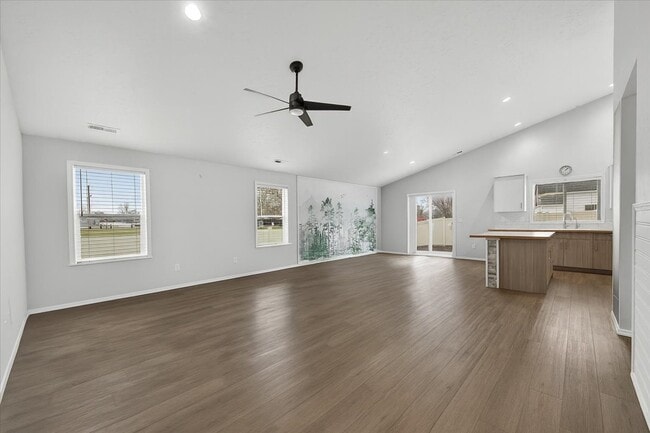 Building Photo - 878 W Jasper St