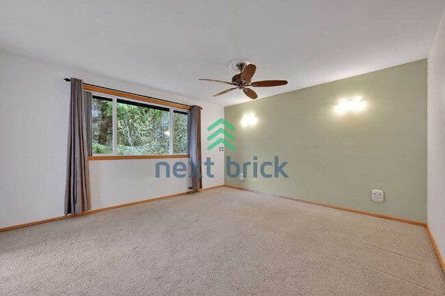 Building Photo - Spacious 4-Bedroom Retreat in Bothell with 2.5 Baths and 2454 Sq Ft of Comfort!