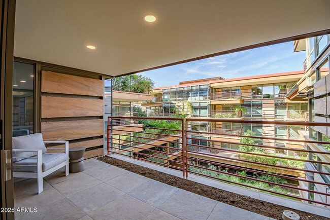 Building Photo - 7121 E Rancho Vista Dr