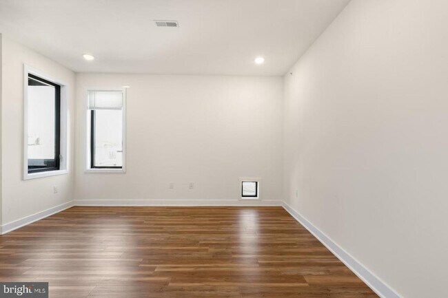 Building Photo - 2411 Kensington Ave