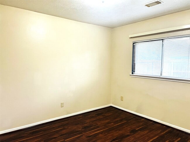 Building Photo - 8239 Squires Pl Dr