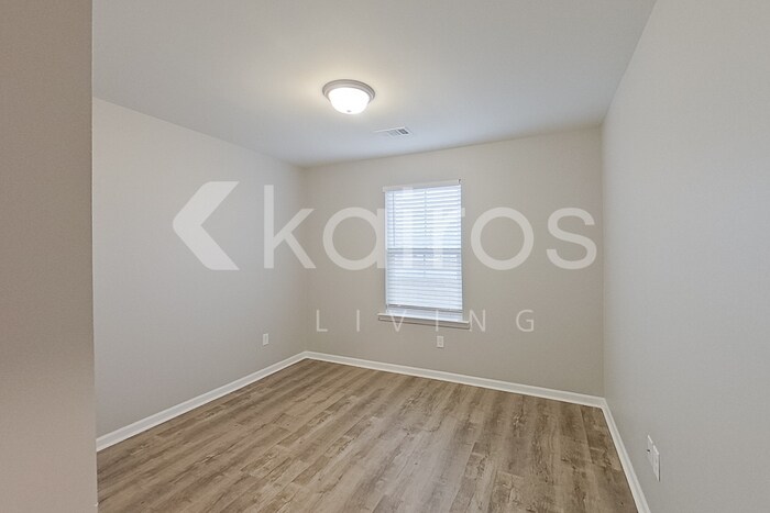 Building Photo - 136 Western Red Cedar Dr