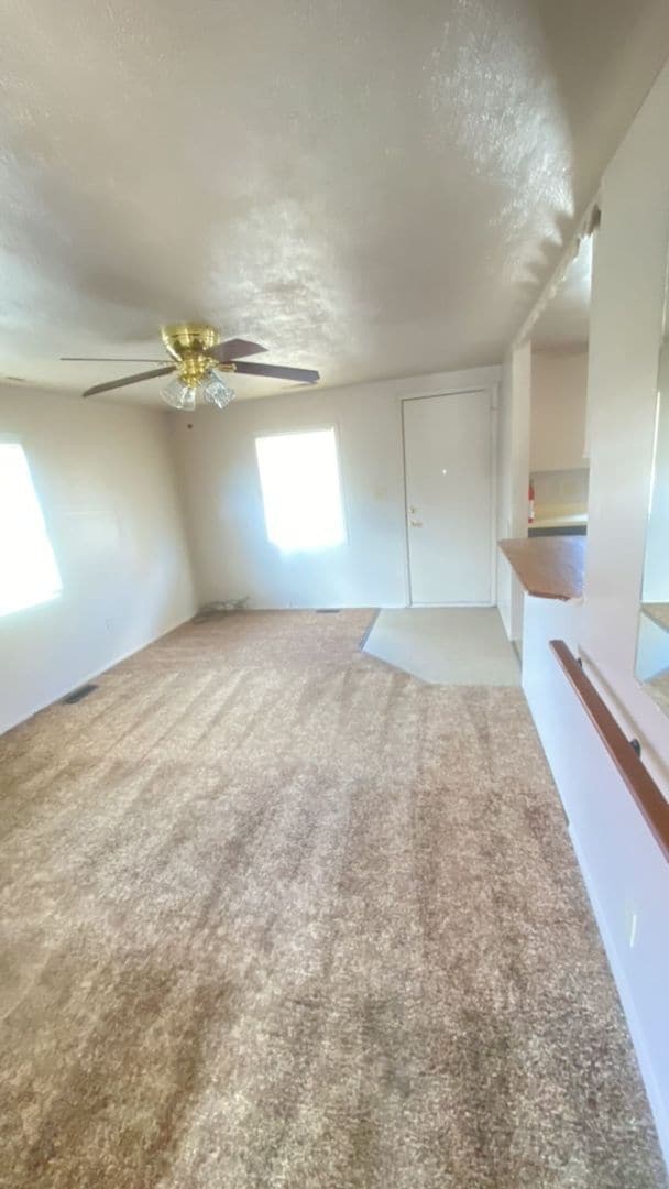 Building Photo - Cozy Home