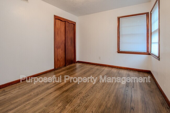 Building Photo - 616 E Bouse Dr