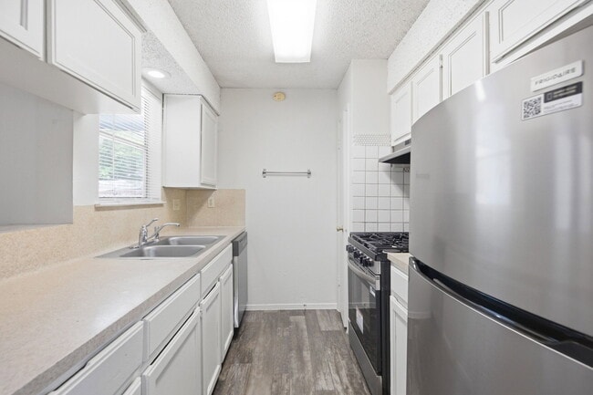 Building Photo - 12805 Tomanet Trail