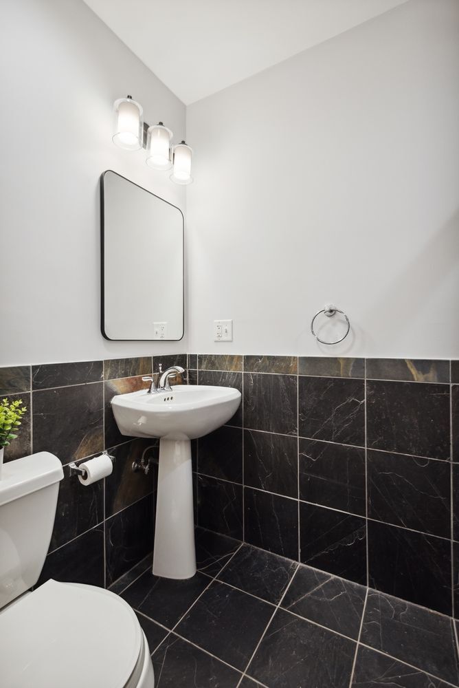 Building Photo - 821 W Superior St