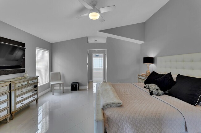 Building Photo - 6362 Brava Way