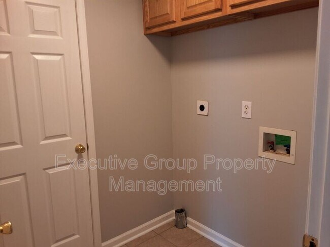 Building Photo - 204 Adena Loop