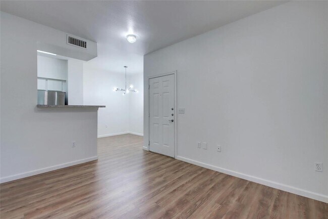 Building Photo - 2320 Gracy Farms Ln