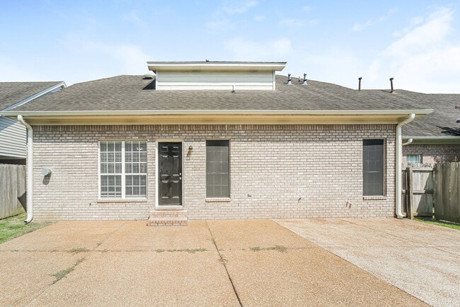 Building Photo - 6423 Cheyenne Dr