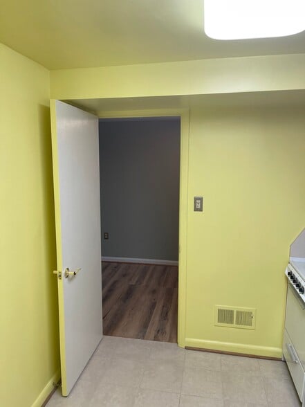 Building Photo - 6222 Rockhurst Rd