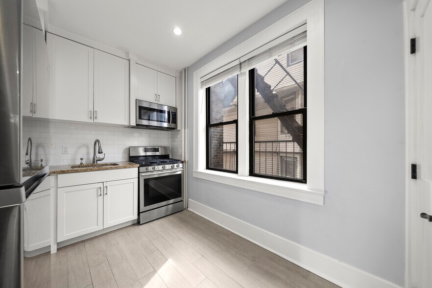 Building Photo - 553 Undercliff Ave