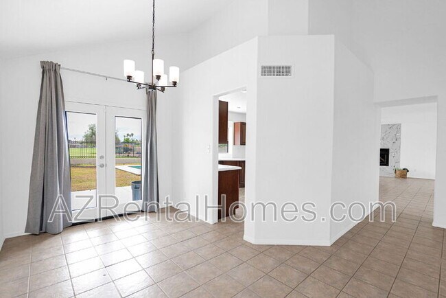 Building Photo - 1657 N Doran