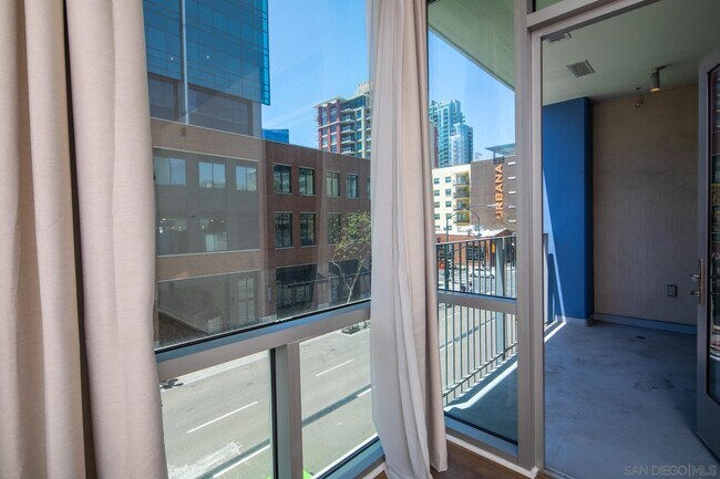 Building Photo - 321 Tenth Ave