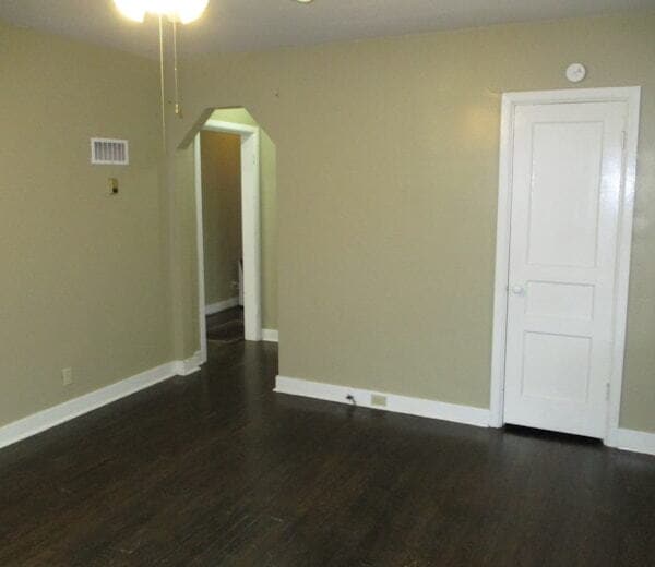 Building Photo - "Charming 3-Bedroom 1.5- Bath with Spaciou...