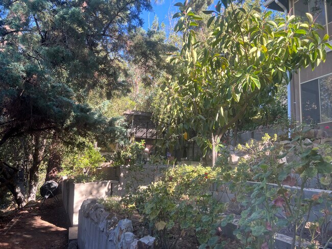 Garden View - 1525 Fernwood Pacific Dr