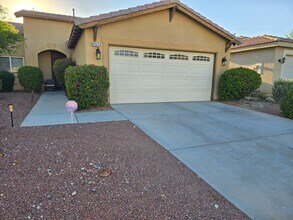 Building Photo - 3 Bedroom 2 Bath located in Mountain View DHS