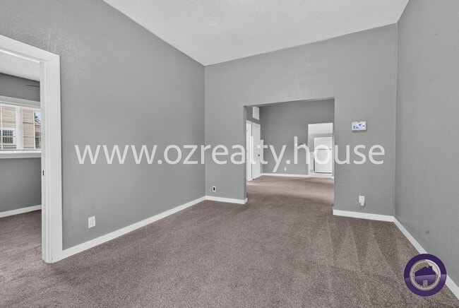 Building Photo - 565 Viking St