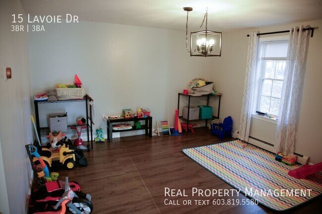 Building Photo - Inviting 3 Bed, 2.5 Bath Home Nestled in N...