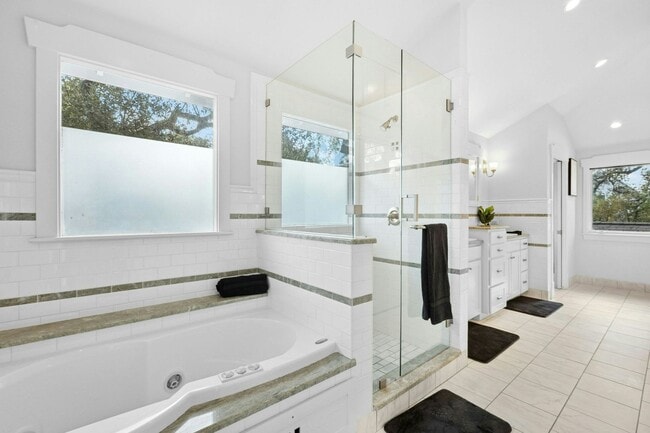 Building Photo - 1206 W 22 1/2 St