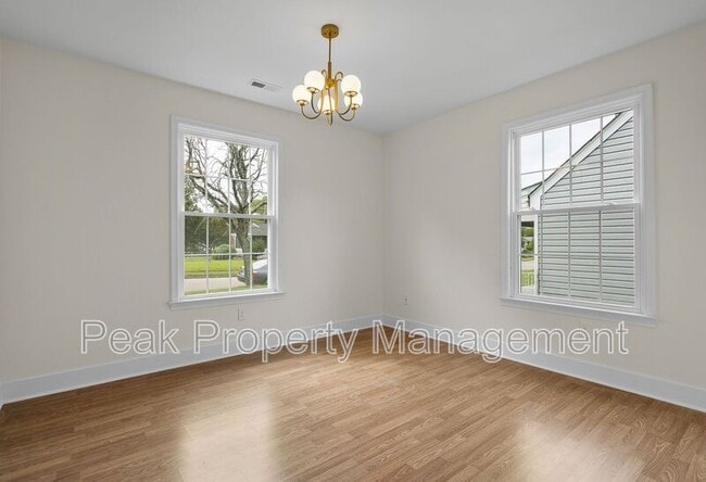 Building Photo - 2616 Redwood Ave