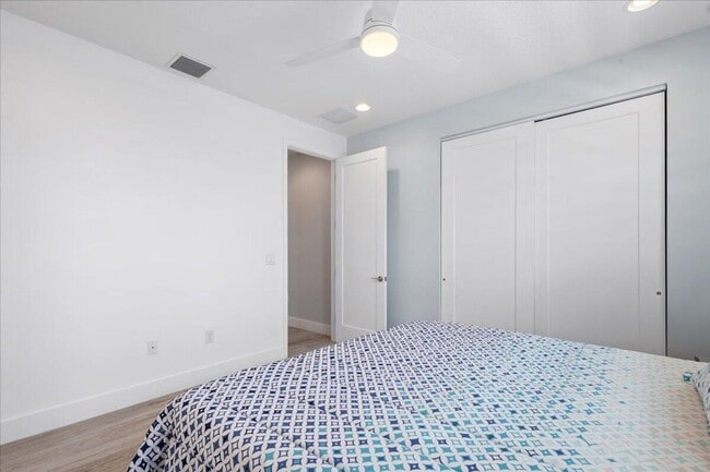 Building Photo - 15377 Green River Ct