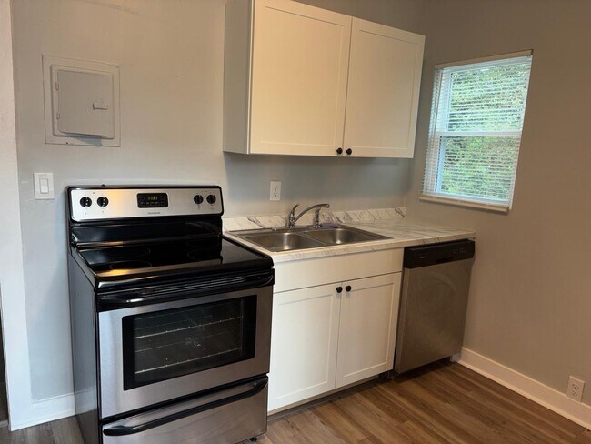 Building Photo - 260 Ryals Ave