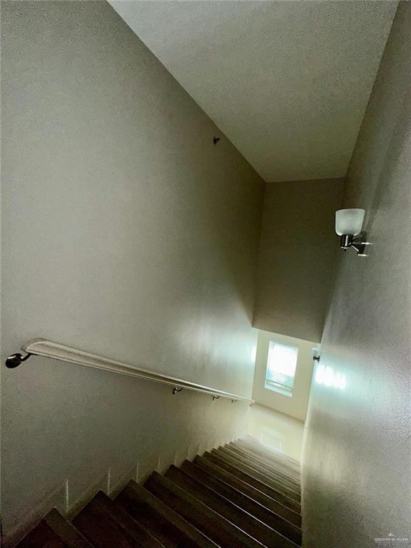 Building Photo - 20 Newport Ave