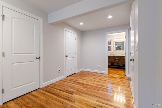 Building Photo - 115 Tarlton Rd