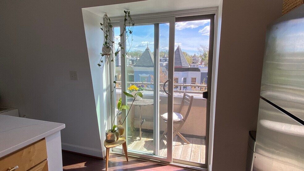 Building Photo - 2022 Flagler Pl NW