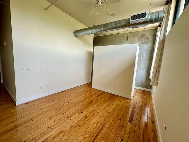 Building Photo - Pullman Flats #203