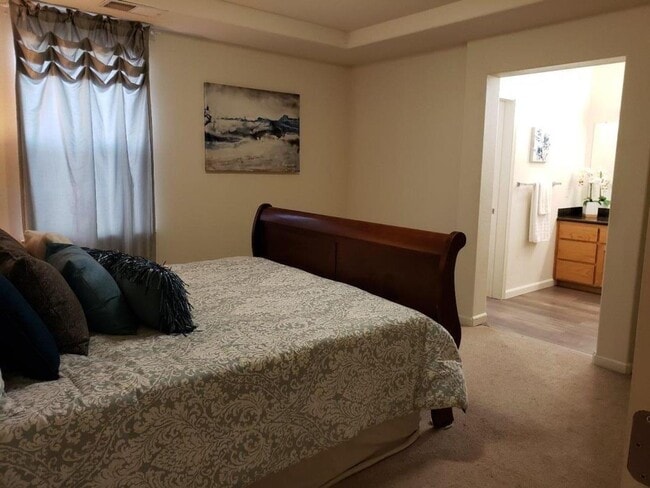 Building Photo - Exceptional 3 Bed 2.5 Bath Townhome in Mor...