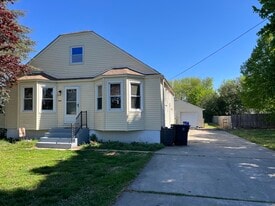 Building Photo - 956 Main St