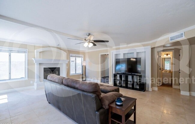 Building Photo - 877 W Shellfish Dr