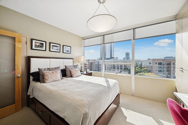 Building Photo - 2701 Westheimer Rd