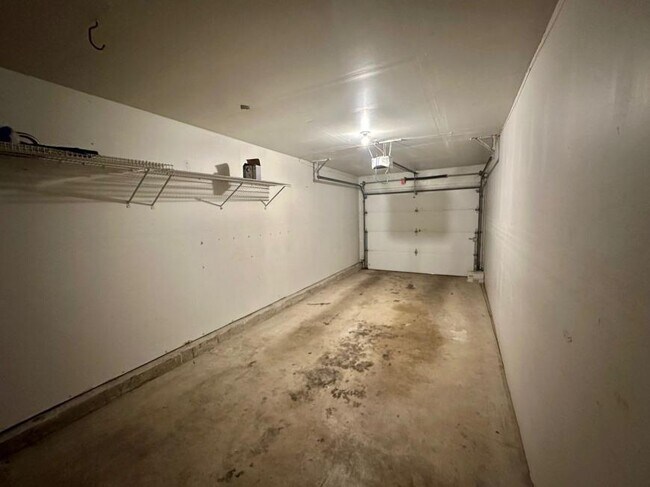 Building Photo - 2 bedroom in Winfield IL 60190