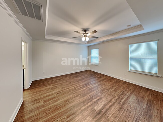 Building Photo - 5212 Valor Dr