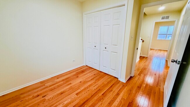 Building Photo - 356 W 31st St