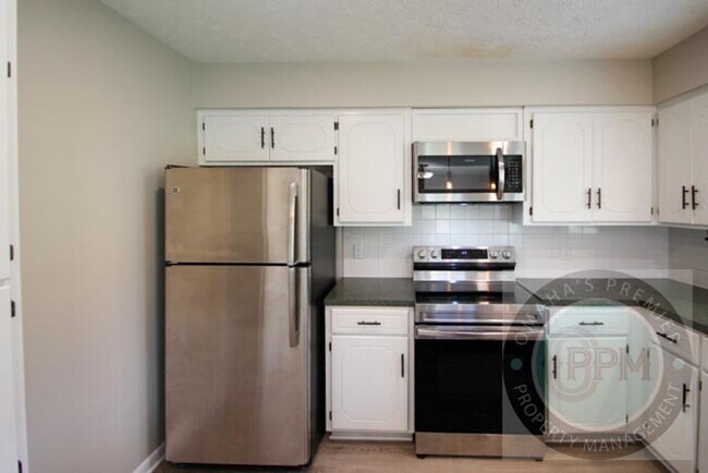 Building Photo - Millard 3 bed 3 bath with Park Access!