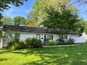 Building Photo - 233 S Rolling Acres Rd