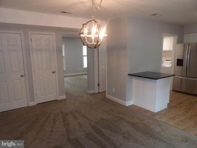 Building Photo - 413 Forest Ct