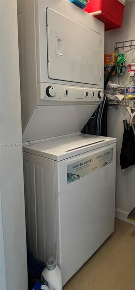 Building Photo - 16699 Collins Ave