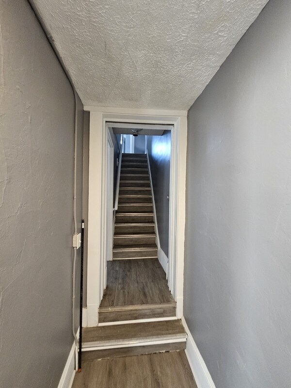 Building Photo - 2810 Woodbridge Ave