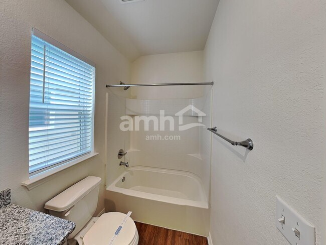 Building Photo - 2725 Wolfcreek