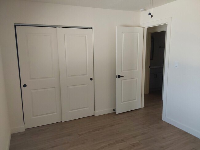 Building Photo - 1701 Palm Dr