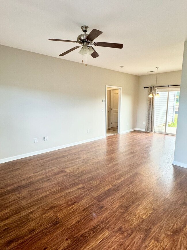 Building Photo - AVAILABLE 3 Bedroom/ 2 Bath with attached garage! Beautiful finishes throughout
