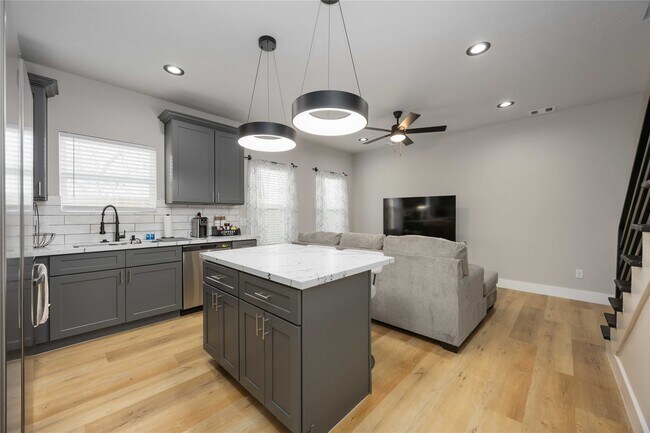 Building Photo - 2409 Dolly Wright St